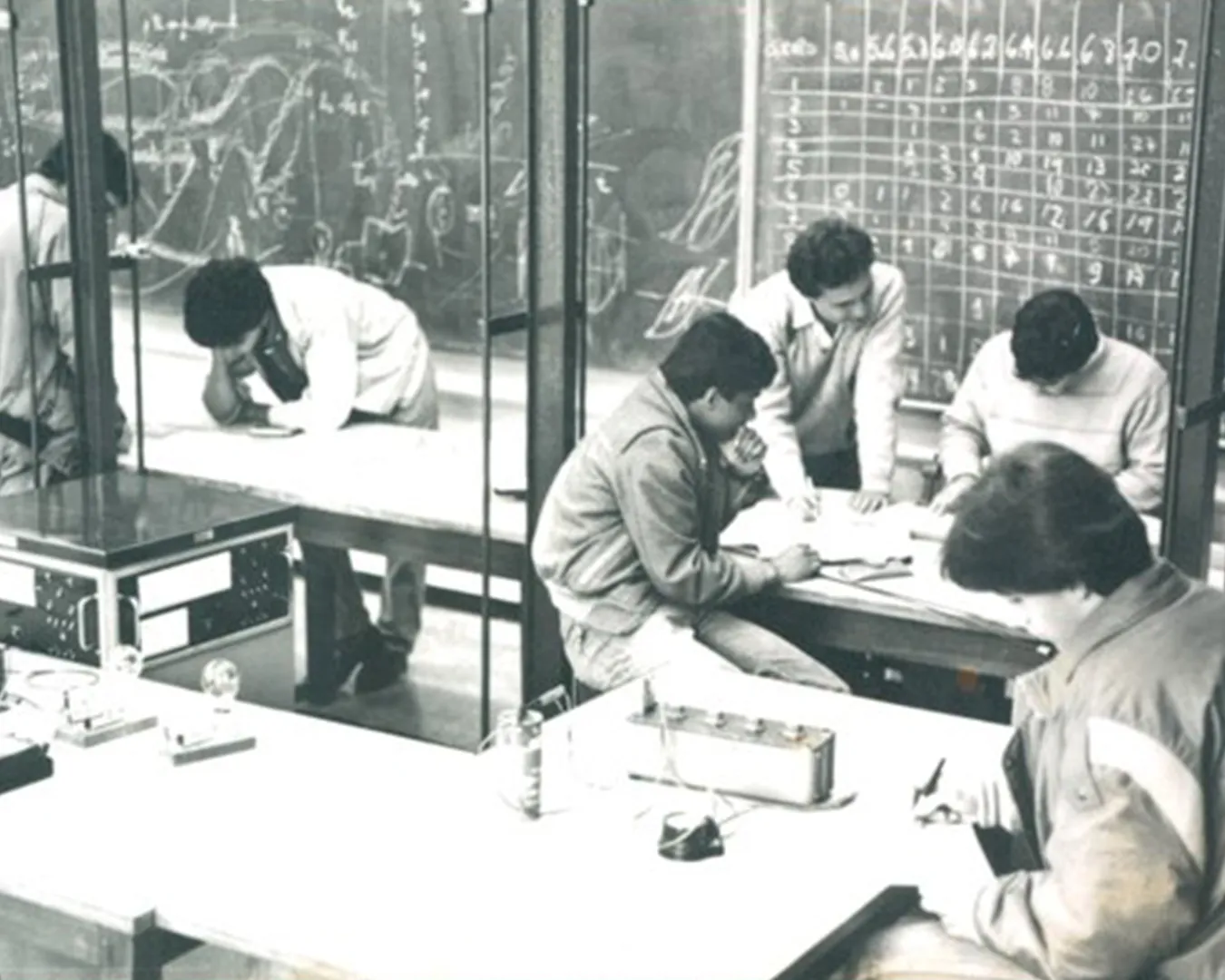 Consolidación académica y creación de departamentos