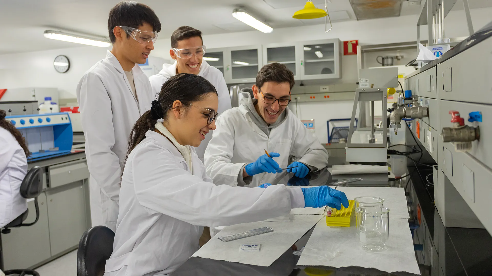Lab. F&iacute;sico Qu&iacute;mico (ML-206)