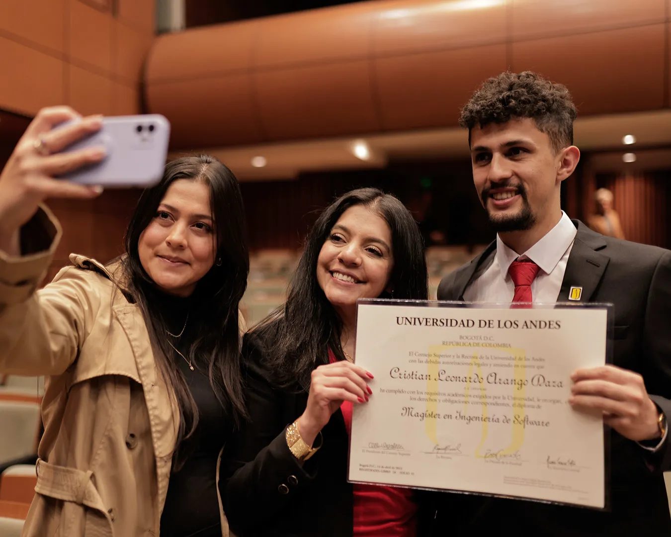Primeros graduados virtuales e IA